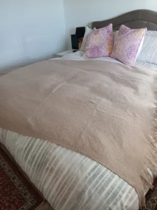 Manta de lana beige y rosa