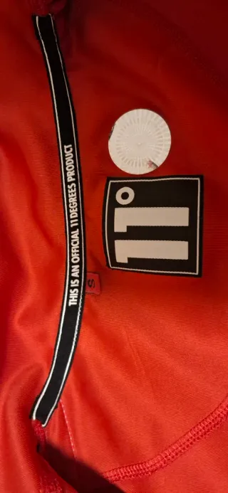 Chaqueta 11 Degrees Roja