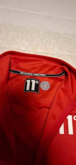 Chaqueta 11 Degrees Roja