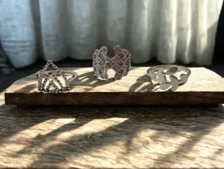 Anillos plateados ajustables