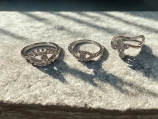 Anillos plateados ajustables