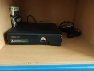 Xbox 360 Negra + Mando y Juegos