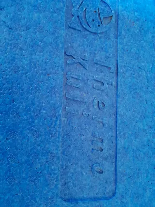 Cajas térmicas azules y blancas