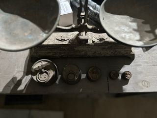 Báscula antigua de pesas