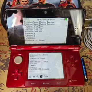 Nintendo 3DS Roja con muchos juegos y funda