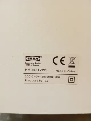 Altavoz blanco y gris