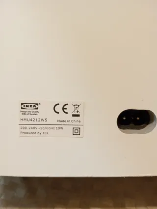 Altavoz blanco y gris