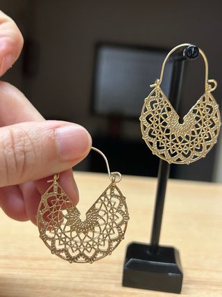 Pendientes dorados estilo boho