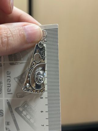 Pendientes plateados con diseño tribal