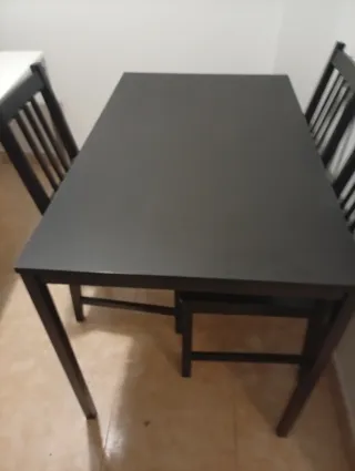 Mesa de cocina negra