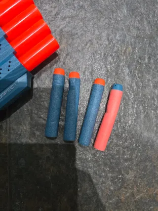 Pistola giocattolo Nerf arancio e blu