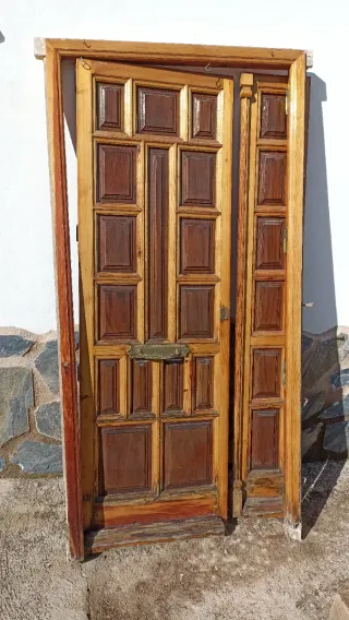 Puerta de calle madera