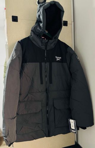 Chaquetón Reebok acolchado talla L.NUEVO a estrena