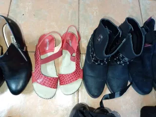 Zapatos de tacón Chamby beige y grises