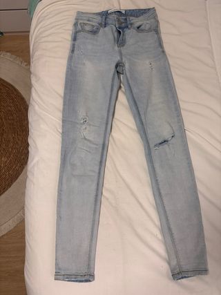 Vaqueros pitillo Stradivarius talla XS