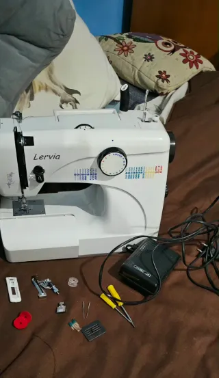 Máquina de coser Lervia