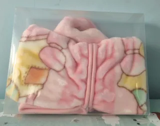 Capa de bebé rosa con estrellas