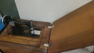 Máquina de coser Alfa antigua