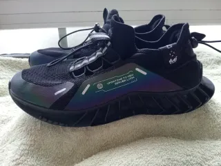 Zapatillas deportivas negras y multicolor