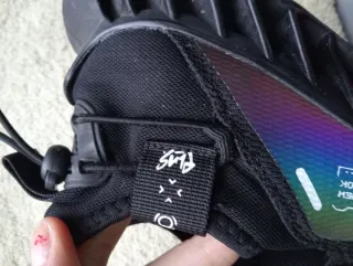 Zapatillas deportivas negras y multicolor