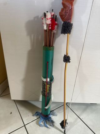 Faretra per frecce con arco