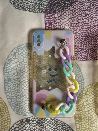 Funda iPhone X con cadena de colores.