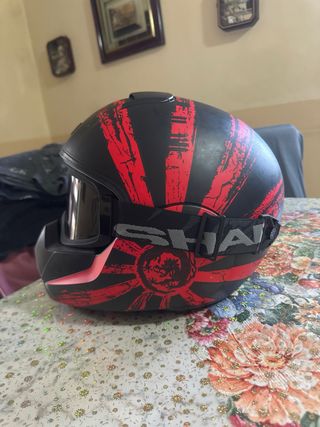 Casco Shark nero e rosso