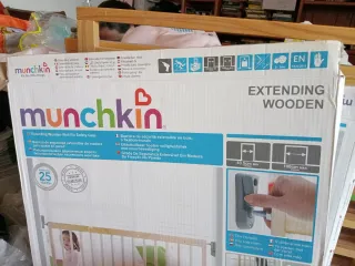 Dos barreras de seguridad para escaleras