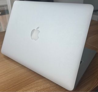 MacBook Air Plata 13’3 pulgadas