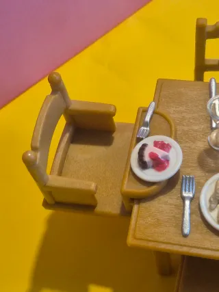 Sylvanian Families Tavolo da Pranzo con Cibo