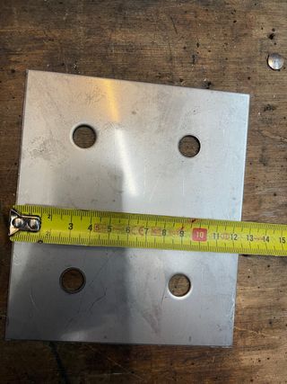 Pletina metálica con 4 agujeros