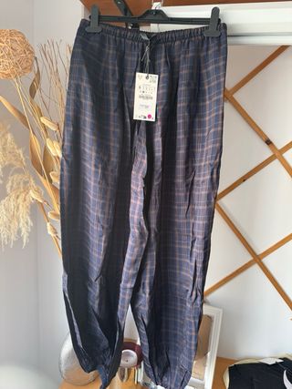 Pantalón bombacho cuadros Zara