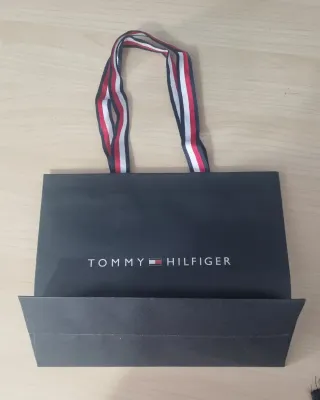 Bolsa de papel Tommy Hilfiger negra