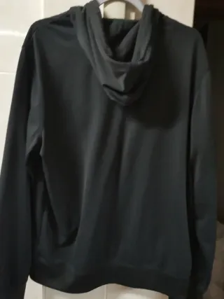 Chaqueta deportiva Nike Negra con Logo Rojo