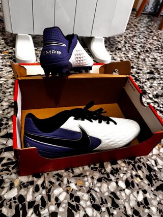 Zapatillas Nike Legend 8 Academy FG/MG Talla 38,5