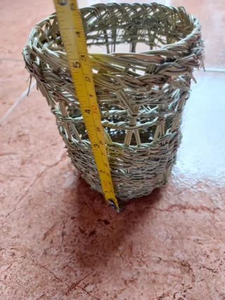 Cesto de esparto hecho a mano