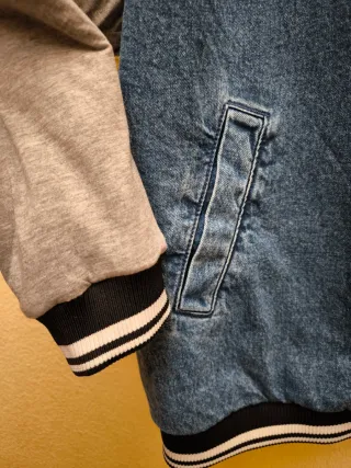 Chaqueta beisbolera de H&M.