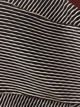 Vestido preto, dourado e branco