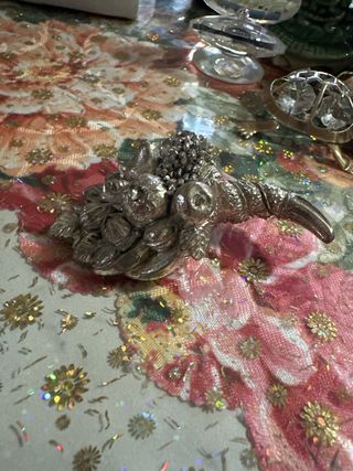 Cornucopia decorativa in metallo