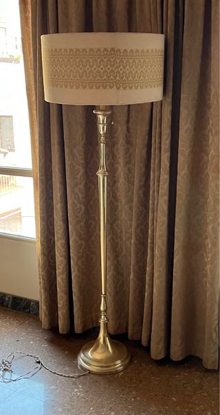 Lampara de pie antigua, escucho ofertas