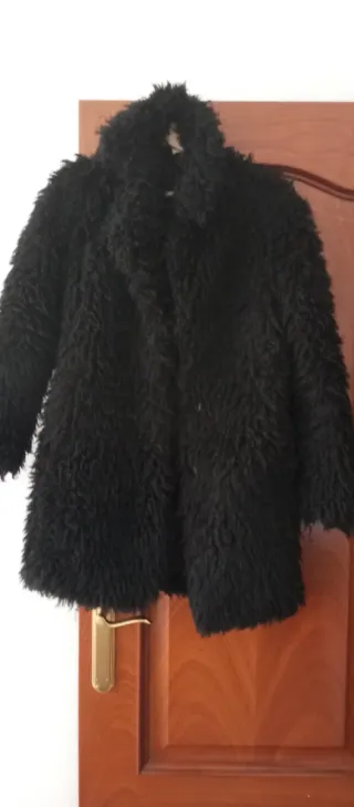 Abrigo Sfera Negro Peludo