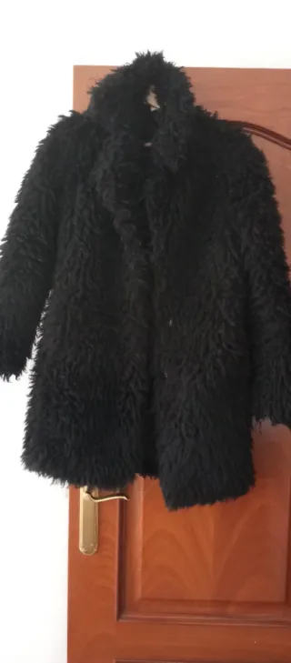 Abrigo Sfera Negro Peludo