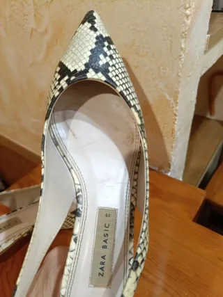 Zapatos tacón bajo Zara serpiente talla 39