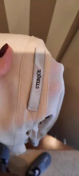 Blusa Uterqüe floral beige y negra