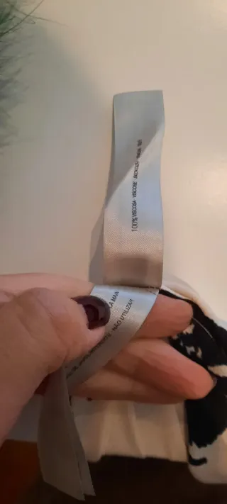 Blusa Uterqüe floral beige y negra