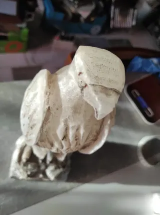 Águila de alabastro antigua