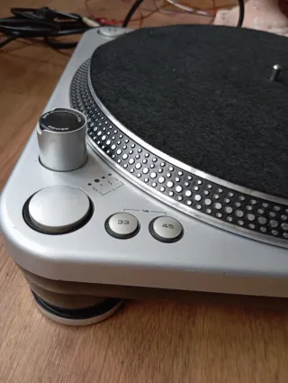 Tocadiscos Akiyama Acura