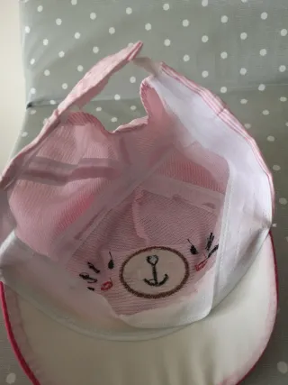 Boné infantil com orelhas de urso