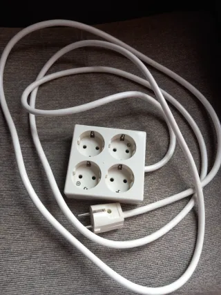 Ladrón de seguridad de 4 enchufes 220V