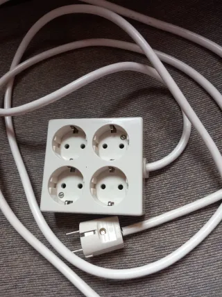 Ladrón de seguridad de 4 enchufes 220V